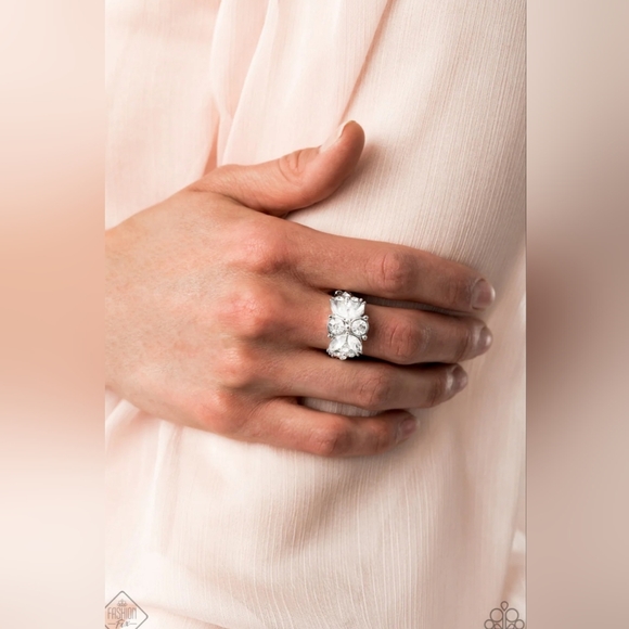 Sparkly State of Mind Ring  Dainty stretchy - Picture 2 of 4